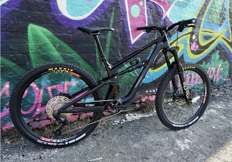 Revel Rail Custom Build Carbon Mountain Bike Size Medium in Black-2