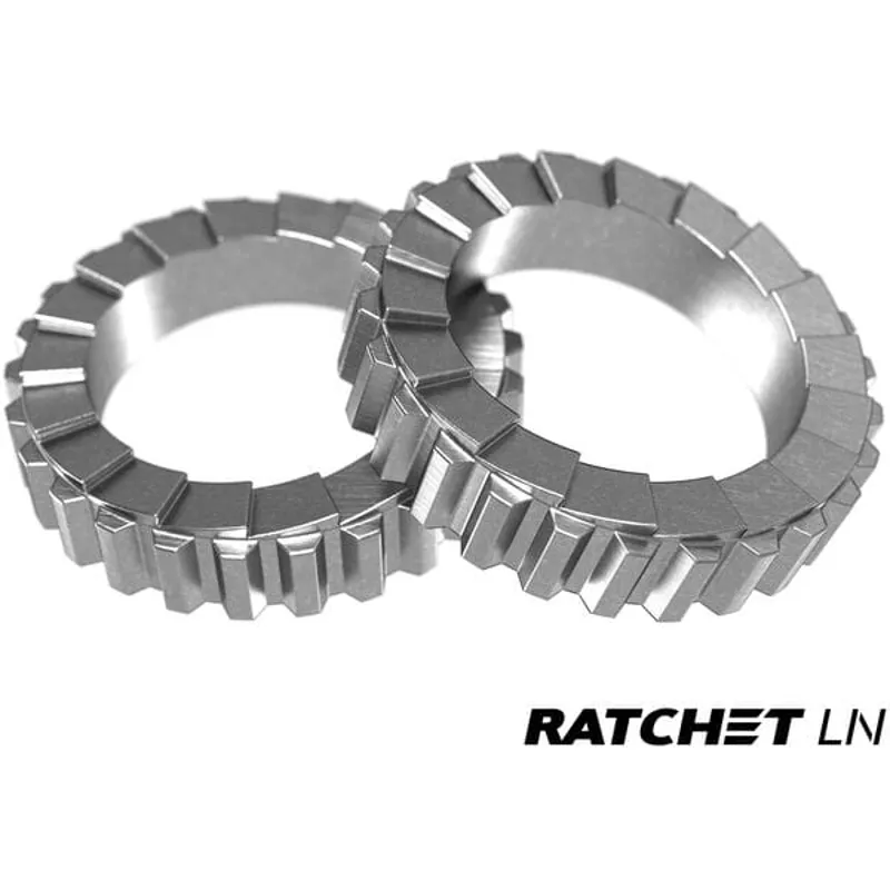 DT Swiss M1900R BOOST 29in Front Wheel in Black-3