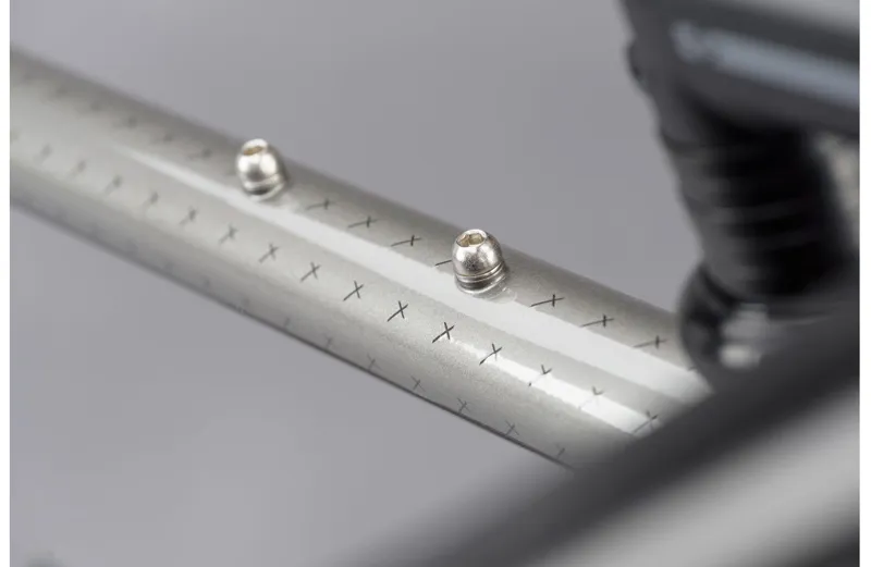 Genesis Croix De Fer 20 Steel Flat Bar Gravel Bike in Silver-4