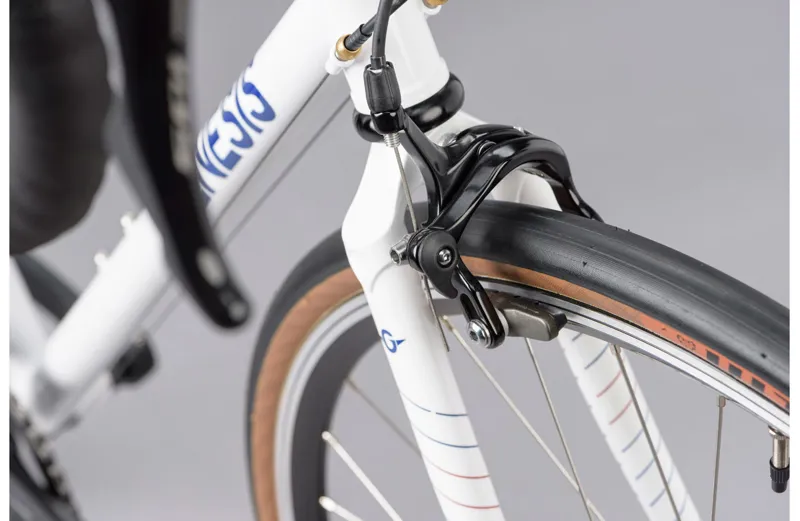 Genesis Equilibrium Steel Road Bike in White-3