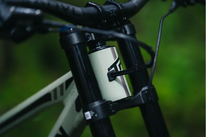 Transition TR11 Alloy DH Complete MTB Downhill Bike Misty Green-2